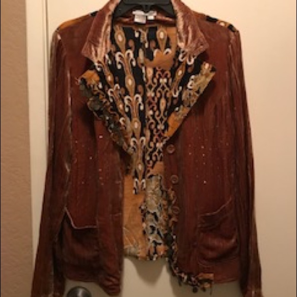 Alberto Makali fitted cropped jacket.